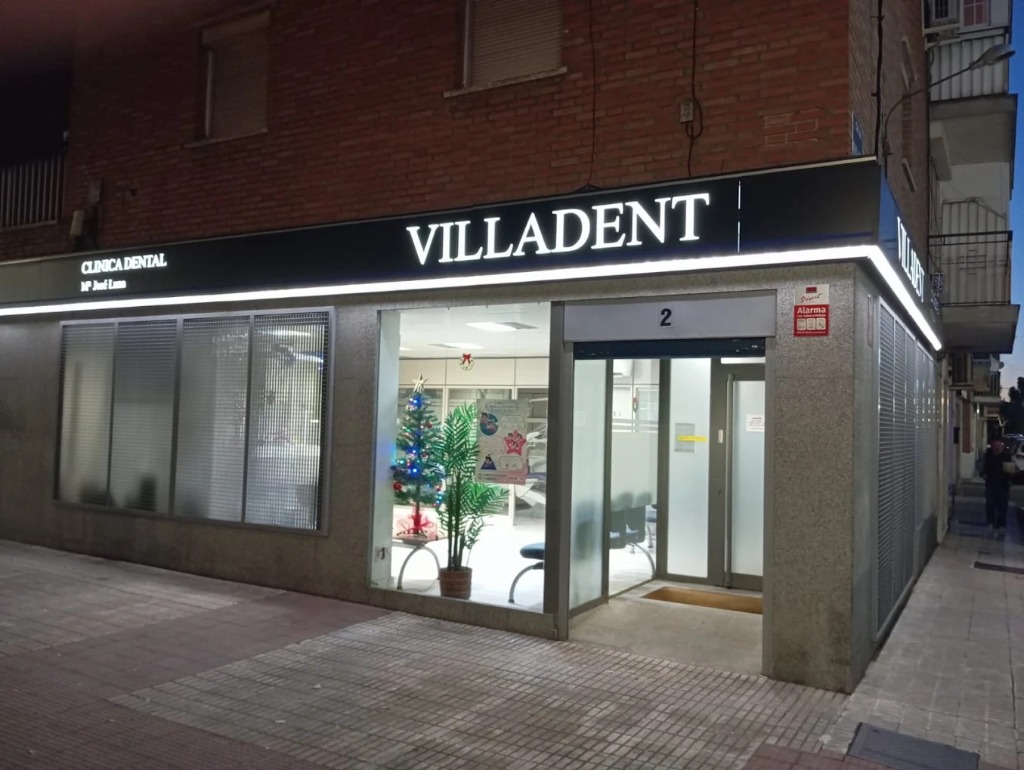 Fachada Clínica Villadent
